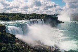 vast Niagara Falls, which straddle the Canadian border